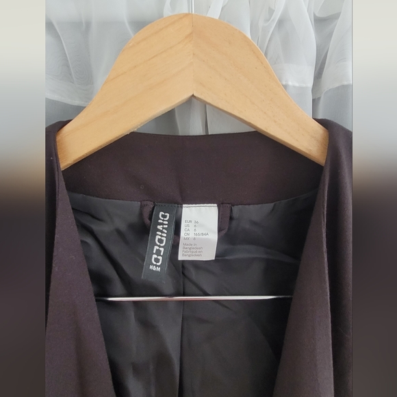 H&M, like new, black blazer, size 6 - Picture 3 of 5